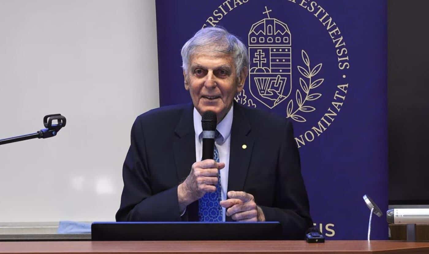Meseriile care vor aduce bani grei în era AI. Un laureat Nobel le spune tinerilor ce domenii să aleagă Meseriile care vor aduce bani grei în era AI. Un laureat Nobel le spune tinerilor ce domenii să aleagă