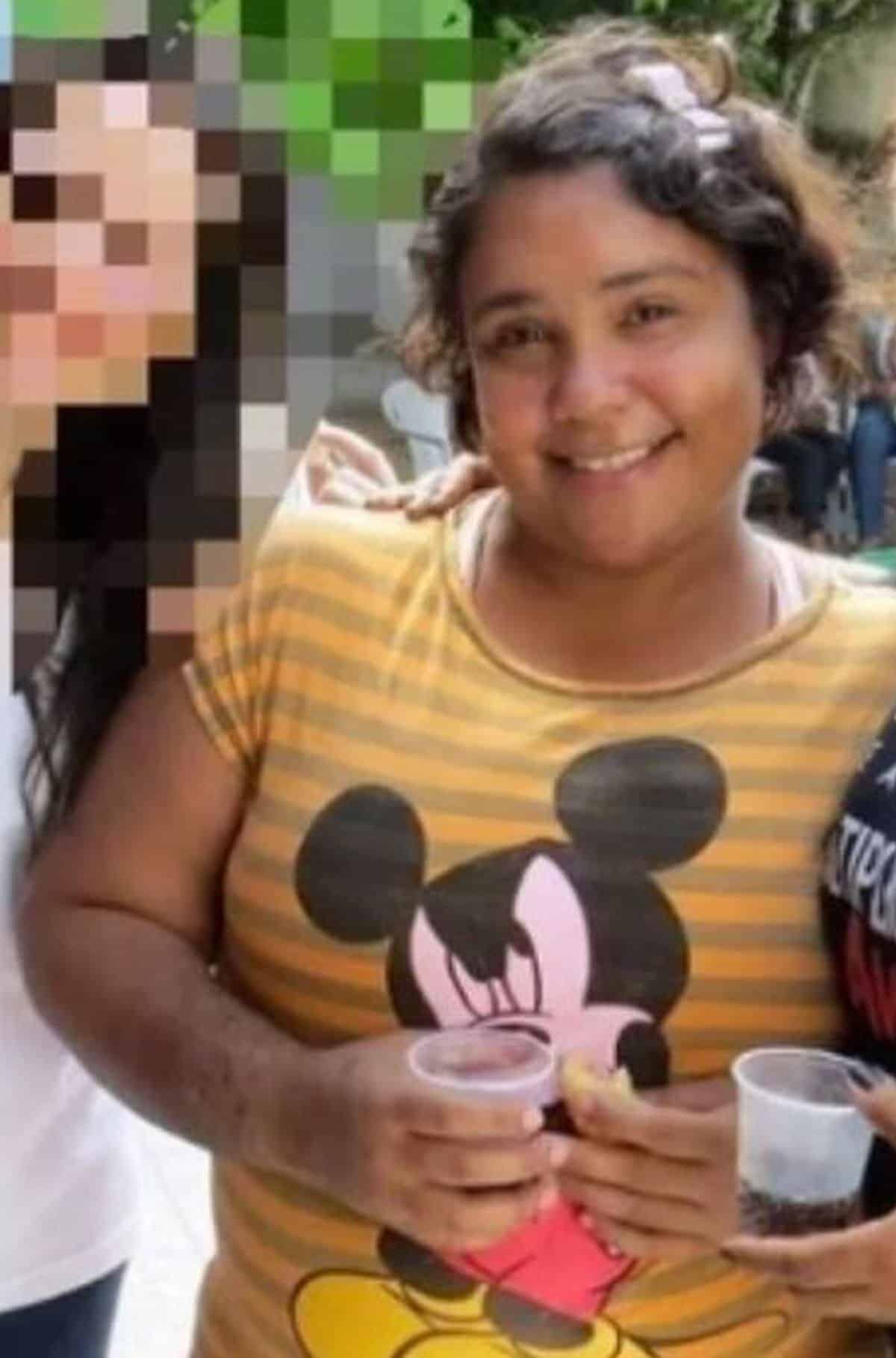 S-a dat drept o fetiță de 12 ani, deși are 37! A convins o familie să o adopte