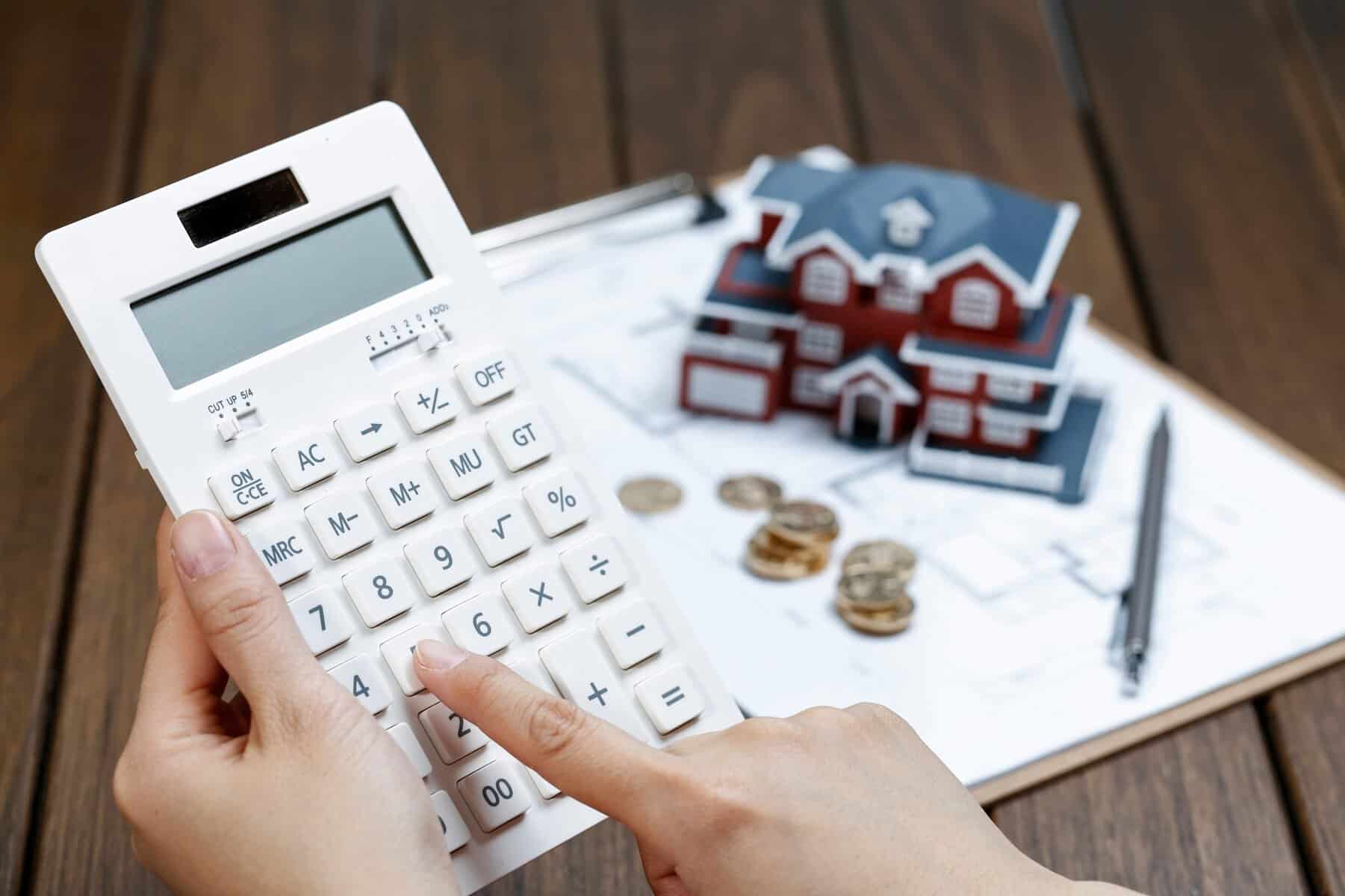 „Prețurile locuințelor vor scădea cu 50%”. Cum explică acest fenomen un fost director de bancă