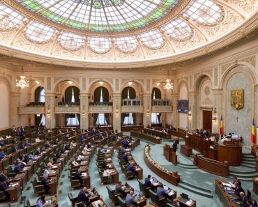 Proiect depus în Parlament pentru ca foștii colaboratori ai securității și cei condamnați definitiv să rămână fără ordine și medalii