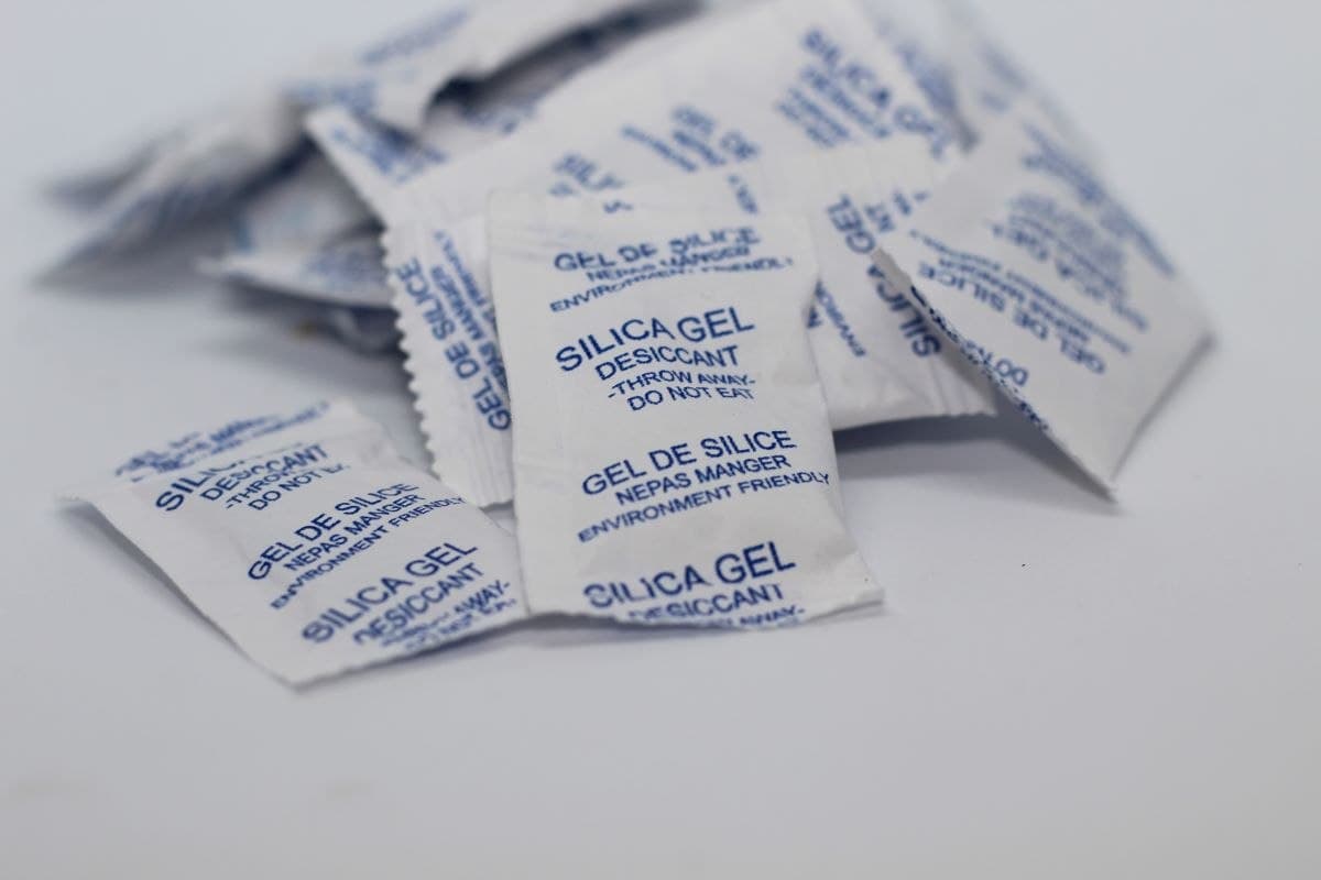 Pliculețele pe care toți le ignoră ascund un truc genial. Cum te ajută să protejezi hainele, electronicele și uneltele Pliculețele pe care toți le ignoră ascund un truc genial. Cum te ajută să protejezi hainele, electronicele și uneltele