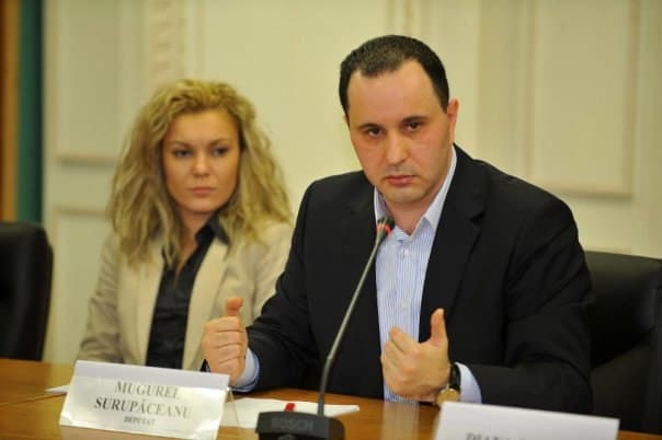Alertă în Târgu Jiu: soția unui om de afaceri cunoscut a fost găsită spânzurată în casă Alertă în Târgu Jiu: soția unui om de afaceri cunoscut a fost găsită spânzurată în casă