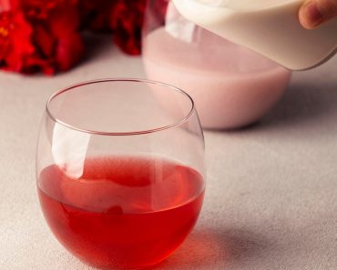 Băutura copilăriei care revine în forță: parfumată, răcoritoare și preparată din ingrediente naturale