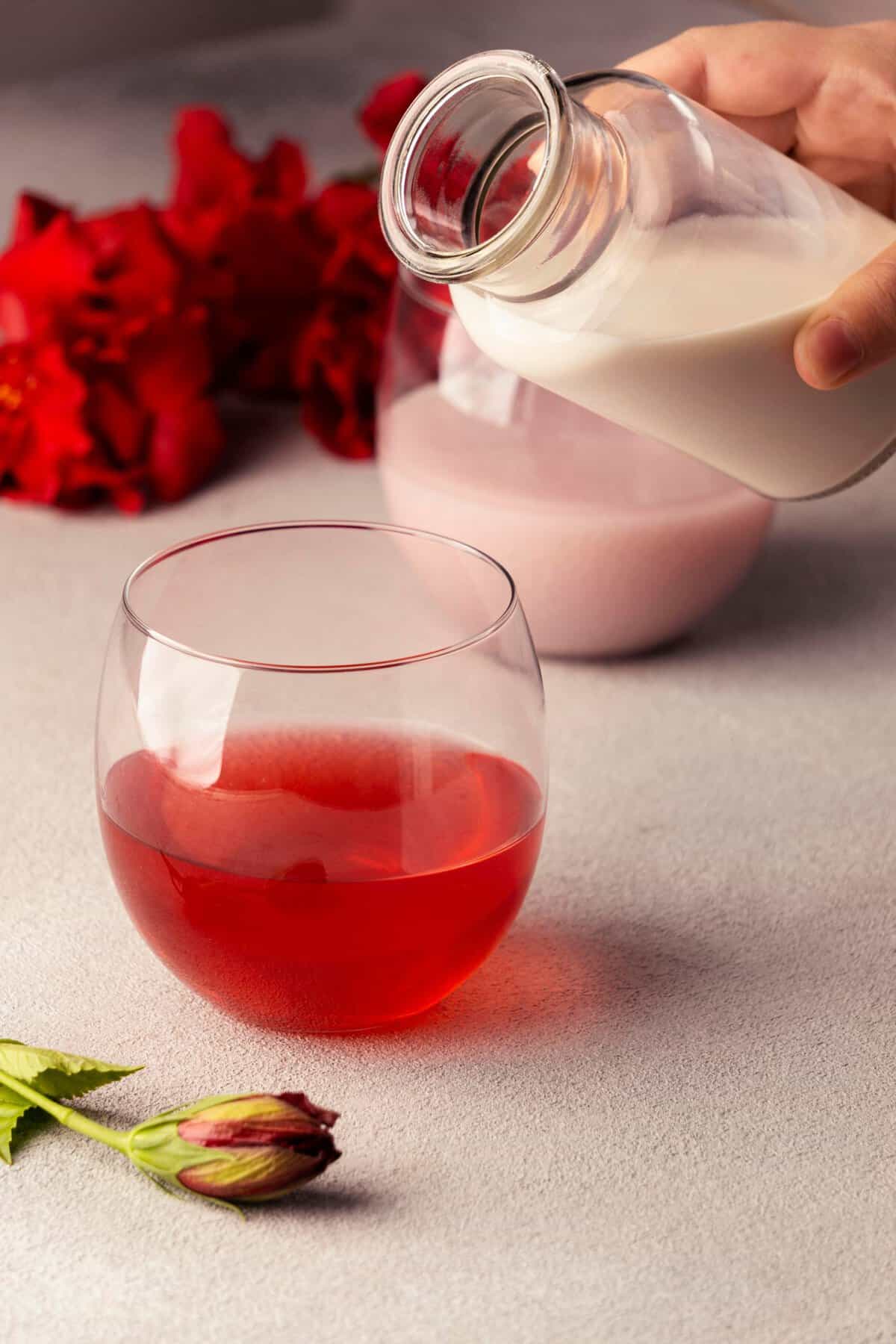 Băutura copilăriei care revine în forță: parfumată, răcoritoare și preparată din ingrediente naturale Băutura copilăriei care revine în forță: parfumată, răcoritoare și preparată din ingrediente naturale