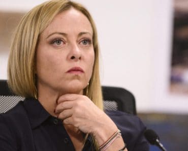 Meloni îndeamnă NATO să-și reconsidere cheltuielile pentru apărare: „Am văzut tancuri care costă milioane de euro distruse de drone”