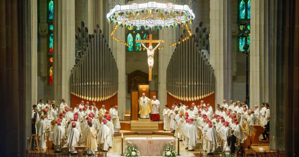Incidente la Bazilica Sagrada Familia, în timpul ceremoniei la care participa Papa Leon. 600 de oameni au fost evacuați