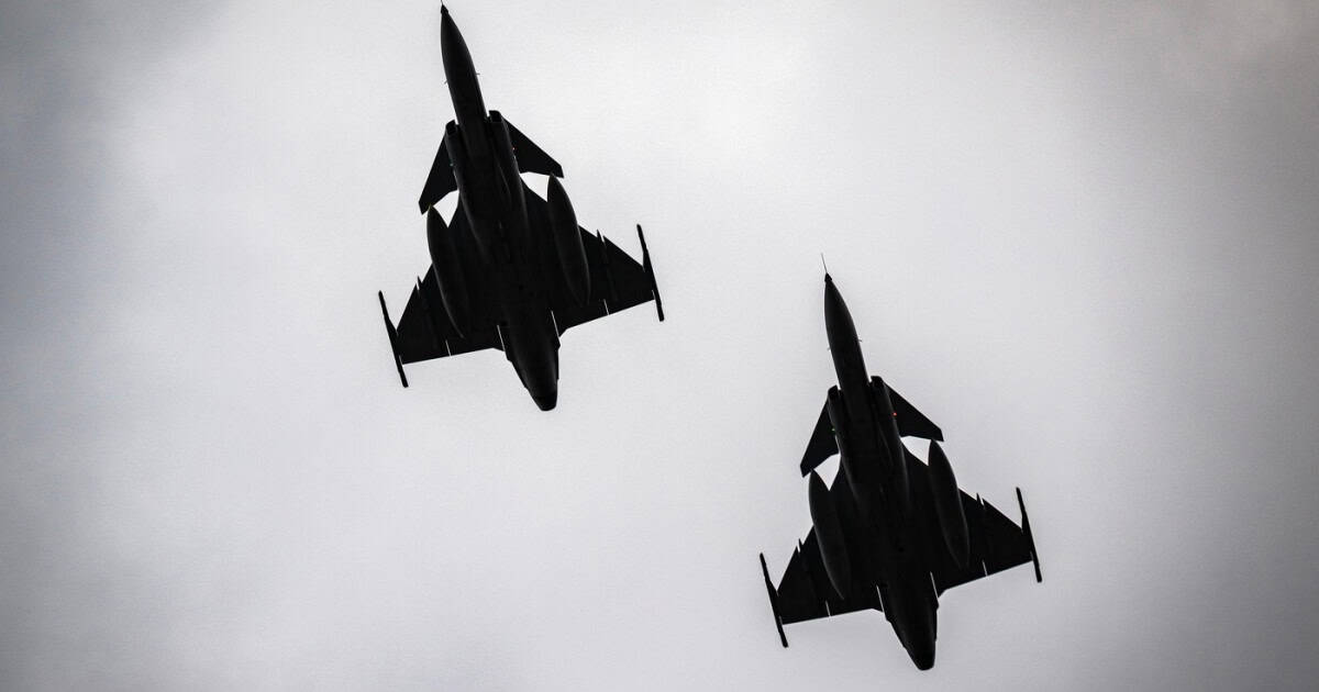 NATO a declanșat cel mai înalt nivel de alertă de apărare aeriană după ce un avion de pasageri israelian a provocat panică