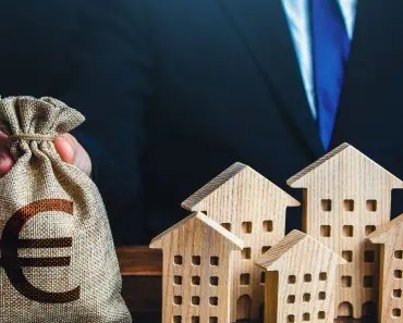 De câți ani este nevoie să muncești pentru un apartament cu 2 camere în Spania. Cetățenii au ajuns la disperare De câți ani este nevoie să muncești pentru un apartament cu 2 camere în Spania. Cetățenii au ajuns la disperare