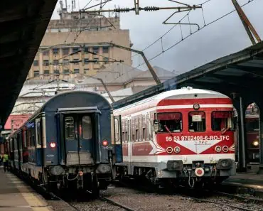 Ce spun călătorii despre noile trenuri spre litoral. „Eu am 1.70 metri și dau cu genunchiul în scaun” Ce spun călătorii despre noile trenuri spre litoral. „Eu am 1.70 metri și dau cu genunchiul în scaun”