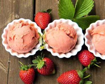 Rețetă de vară: sorbet de căpșuni fără zahăr, gata în câțiva pași simpli Rețetă de vară: sorbet de căpșuni fără zahăr, gata în câțiva pași simpli