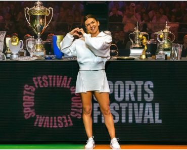 Simona Halep și-a luat rămas-bun oficial de la tenis. Apariție spectaculoasă la petrecerea de retragere. „Vă mulțumesc din suflet” Simona Halep și-a luat rămas-bun oficial de la tenis. Apariție spectaculoasă la petrecerea de retragere. „Vă mulțumesc din suflet”