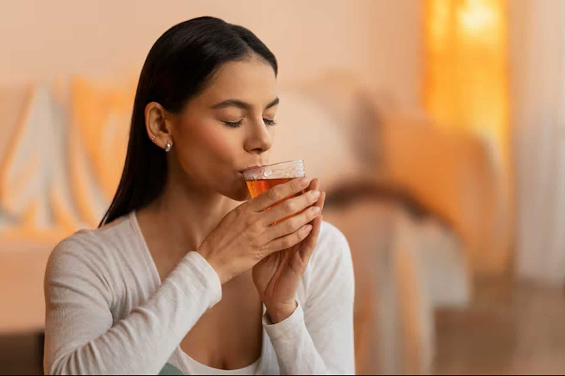 Rece sau fierbinte? Nutriționiștii spun ce tip de ceai este mai bun pentru sănătate Rece sau fierbinte? Nutriționiștii spun ce tip de ceai este mai bun pentru sănătate