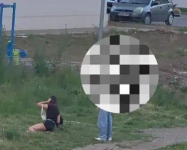 Moment dramatic la Cluj! O adolescentă s-a prăbușit la pământ, iar prietenele ei, în loc să o ajute, au luat-o la fugă: „Un semnal de alarmă” Moment dramatic la Cluj! O adolescentă s-a prăbușit la pământ, iar prietenele ei, în loc să o ajute, au luat-o la fugă: „Un semnal de alarmă”