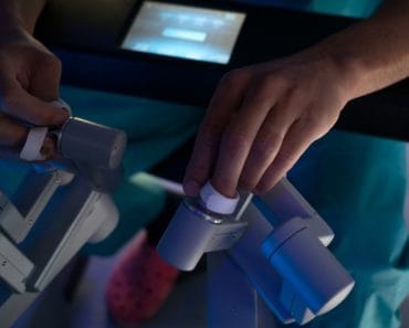 Cancer de colon descoperit la un control de rutină. Dr. Cătălin Copăescu: „Existau șanse ca boala să fie vindecată doar prin operație”