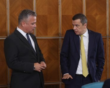 Răsturnare de situație: 6 parlamentari PSD nu vor să voteze Guvernul Veștea. Liderul PNL, discuții prelungite cu Grindeanu la Vila Lac Răsturnare de situație: 6 parlamentari PSD nu vor să voteze Guvernul Veștea. Liderul PNL, discuții prelungite cu Grindeanu la Vila Lac