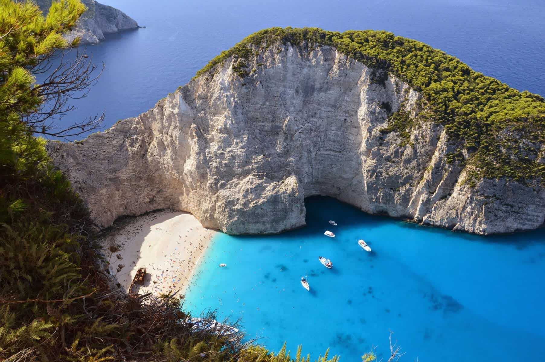 Grecia declară stare de urgență pe două insule din Marea Egee din cauza penuriei de apă. Consumul turiștilor amplifică problema
