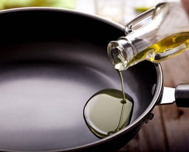Când se pune uleiul în tigaie: înainte sau după ce se încinge? Detaliul care face diferența Când se pune uleiul în tigaie: înainte sau după ce se încinge? Detaliul care face diferența