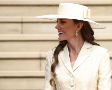 Kate Middleton, apariție spectaculoasă la Royal Ascot! A purtat o rochie galbenă cu care a atras toate privirile Kate Middleton, apariție spectaculoasă la Royal Ascot! A purtat o rochie galbenă cu care a atras toate privirile