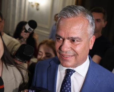 Veștea s-a răzgândit, nu mai depune programul de guvernare și lista miniștrilor la Parlament: „Nu este momentul pentru decizii pripite”