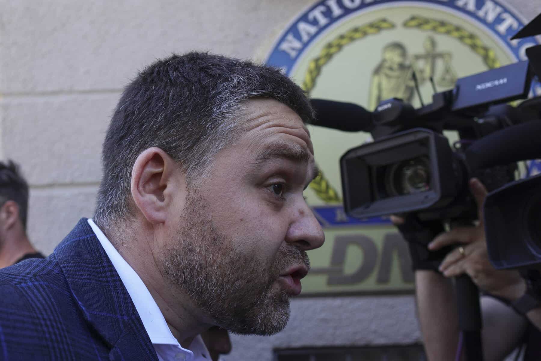 Ciprian Ciucu, după audierile la DNA: „Sunt nevinovat. O să am o tinichea de coadă”. Primarul Capitalei, sub control judiciar Ciprian Ciucu, după audierile la DNA: „Sunt nevinovat. O să am o tinichea de coadă”. Primarul Capitalei, sub control judiciar