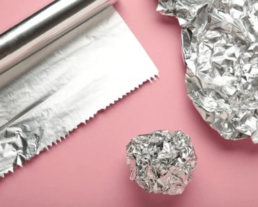 Motivul pentru care tot mai mulți oameni pun o folie de aluminiu în sertare. Trucul simplu care oferă nenumărate avantaje Motivul pentru care tot mai mulți oameni pun o folie de aluminiu în sertare. Trucul simplu care oferă nenumărate avantaje