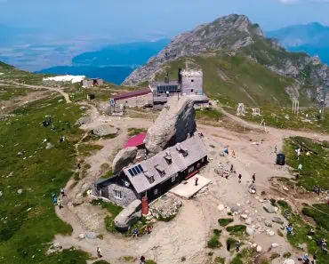 Cabana Omu s-a redeschis. Cine este bucătarul-administator care a lăsat restaurantele de lux pentru munții României Cabana Omu s-a redeschis. Cine este bucătarul-administator care a lăsat restaurantele de lux pentru munții României
