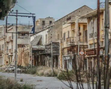 Stațiunea de lux care a devenit oraș-fantomă. A fost abandonată peste noapte și a rămas înghețată în timp din 1974