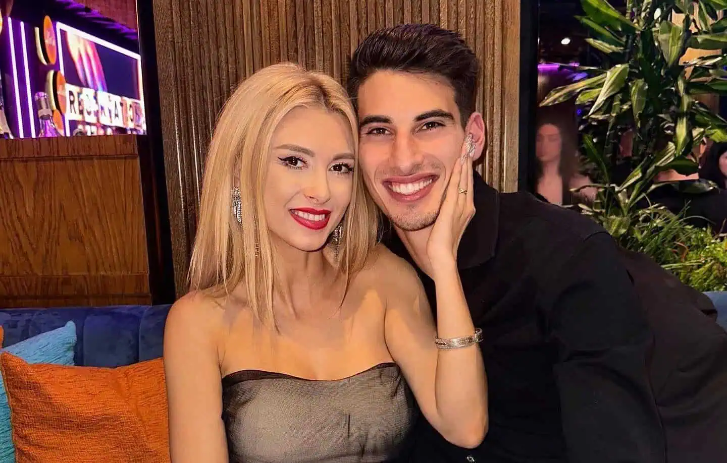 Andreea Bălan, „abandonată” de Victor Cornea chiar înainte de ziua ei. Artista, nevoită să sărbătorească în avans Andreea Bălan, „abandonată” de Victor Cornea chiar înainte de ziua ei. Artista, nevoită să sărbătorească în avans