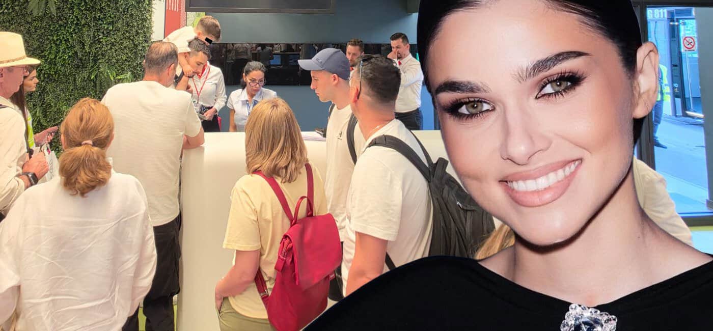 Theo Rose și Anghel Damian au plecat cu copilul în Grecia! Aceștia au fost plimbați cu mașina VIP pe aeroport! Primele imagini cu familia reunită Theo Rose și Anghel Damian au plecat cu copilul în Grecia! Aceștia au fost plimbați cu mașina VIP pe aeroport! Primele imagini cu familia reunită