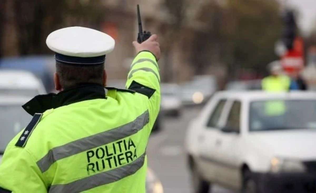Ce să nu spui niciodată când ești oprit în trafic. Mulți conducători auto răspund instinctiv la această întrebare a polițistului. De ce poate fi o greșeală Ce să nu spui niciodată când ești oprit în trafic. Mulți conducători auto răspund instinctiv la această întrebare a polițistului. De ce poate fi o greșeală