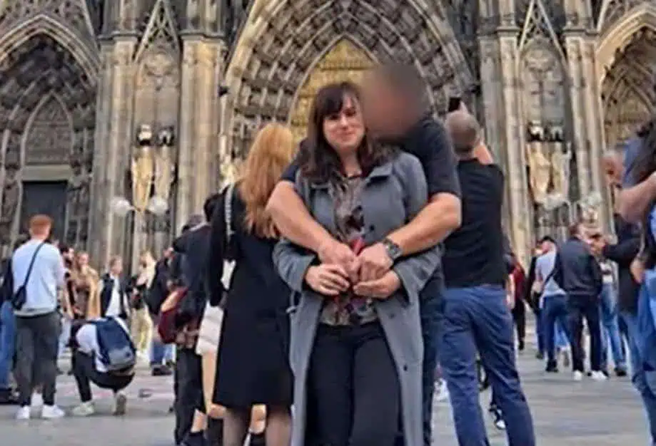 Cine este Mihaela, femeia care şi-a omorât fiica în Italia. „Copila de 13 ani era încă în viaţă” Cine este Mihaela, femeia care şi-a omorât fiica în Italia. „Copila de 13 ani era încă în viaţă”
