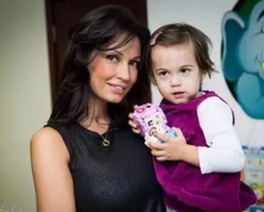 Cum arată în prezent fiica Nicoletei Luciu. Kim și-a început cariera de model la doar 14 ani: „Așchia nu sare departe de trunchi” Cum arată în prezent fiica Nicoletei Luciu. Kim și-a început cariera de model la doar 14 ani: „Așchia nu sare departe de trunchi”