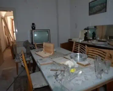 Orașul-fantomă părăsit peste noapte, în urmă cu 15 ani. Casele au rămas intacte, cu mesele pregătite și mobilierul la locul lui