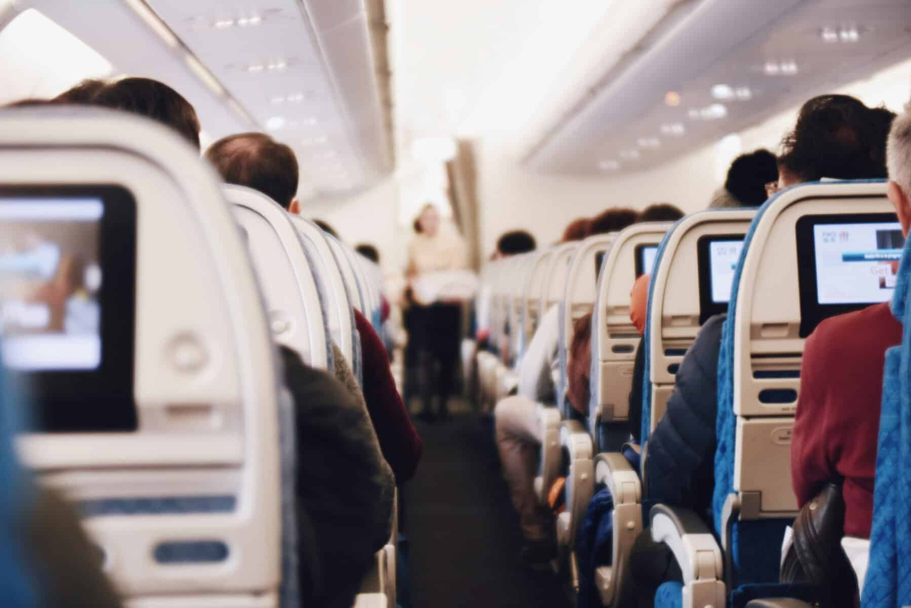 Momente de coșmar pentru pasagerii unui zbor spre Turcia! Au rămas blocați în cabină, în peste 50 de grade Celsius, iar mai multe persoane au leșinat