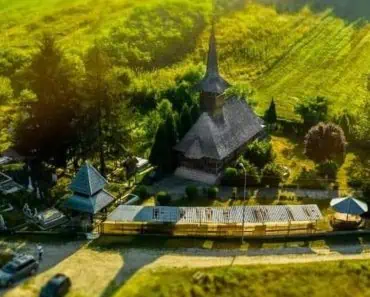 Comuna din „Toscana României” care îi cucerește pe români. Primarul pregătește noi investiții