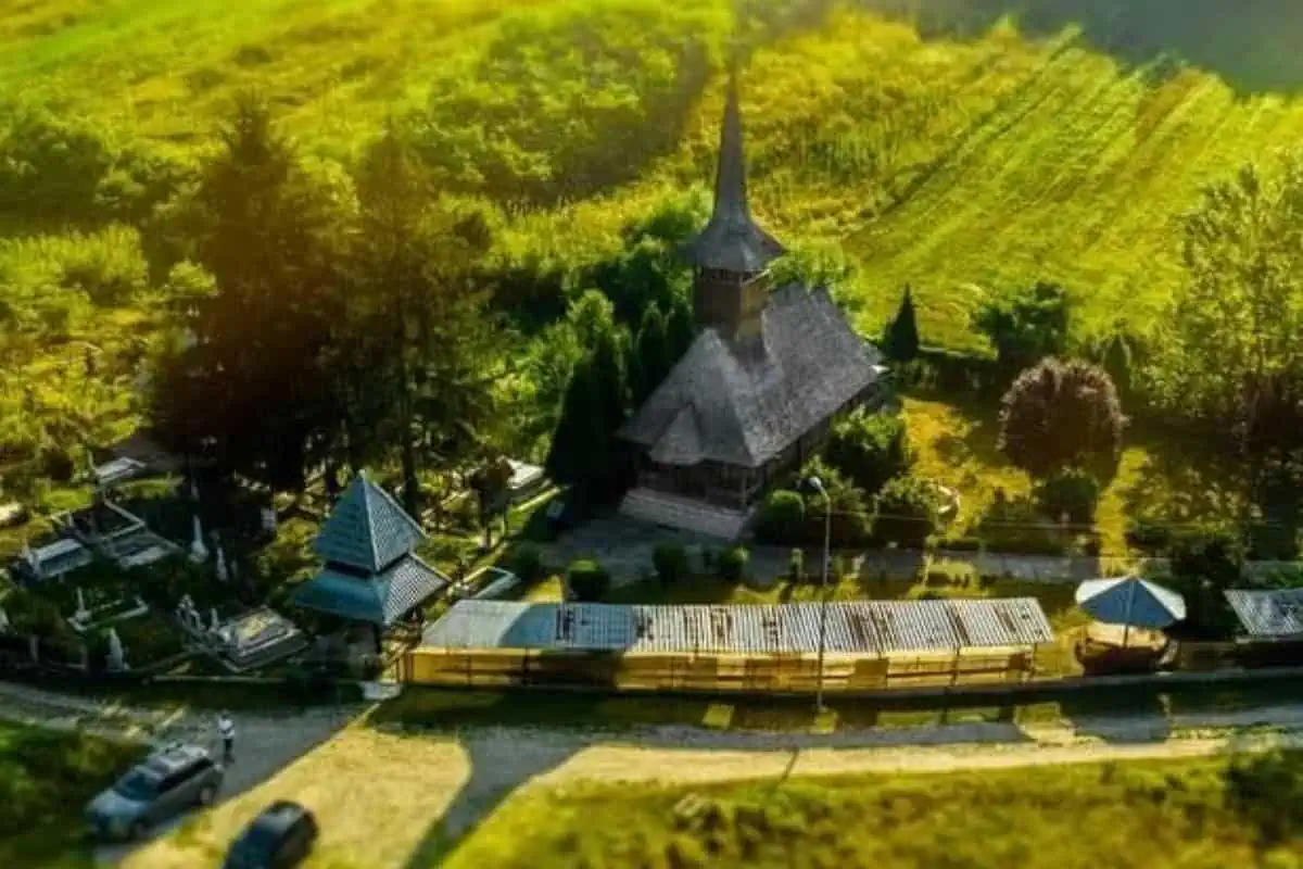 Comuna din „Toscana României” care îi cucerește pe români. Primarul pregătește noi investiții