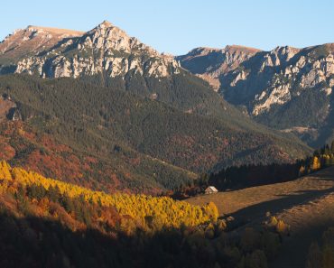 Zeci de pensiuni și vile sunt scoase la vânzare în stațiuni superbe de la munte. De ce renunță la ele proprietarii