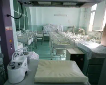 Anchetă pentru malpraxis la Maternitatea Giulești. O femeie însărcinată cu gemeni a murit după ce medicii i-au spus că are doar „un atac de panică”