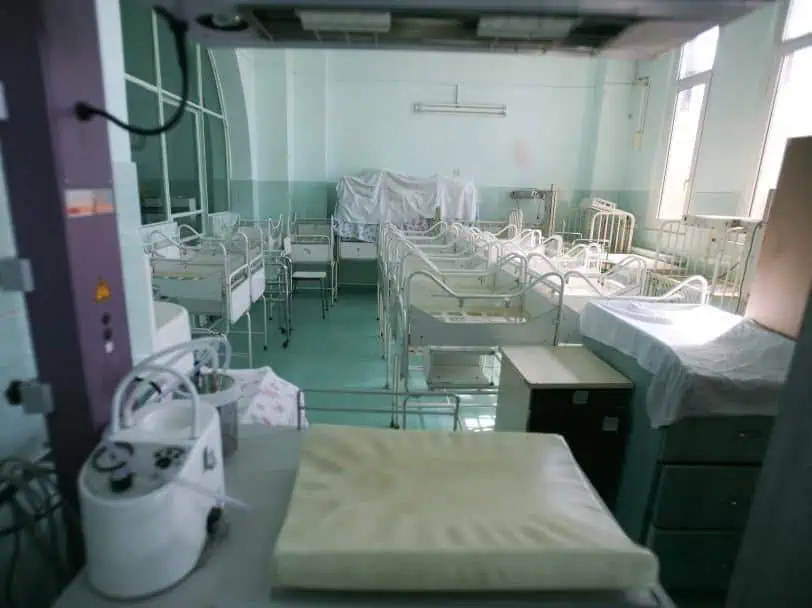 Anchetă pentru malpraxis la Maternitatea Giulești. O femeie însărcinată cu gemeni a murit după ce medicii i-au spus că are doar „un atac de panică”