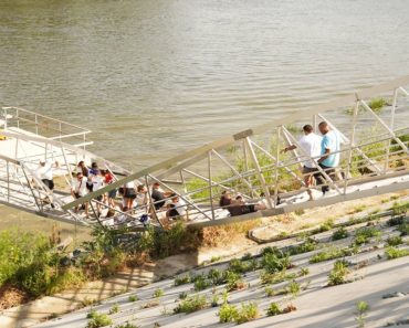 Momente de panică în Portul Turistic Călărași. O pasarelă s-a rupt, sub greutatea oamenilor. Cinci copii au ajuns la spital