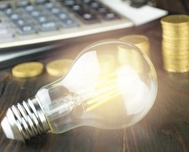 România va avea luni cel mai mare preț la energia electrică din Europa. Expert: „Nu avem capacități de stocare”
