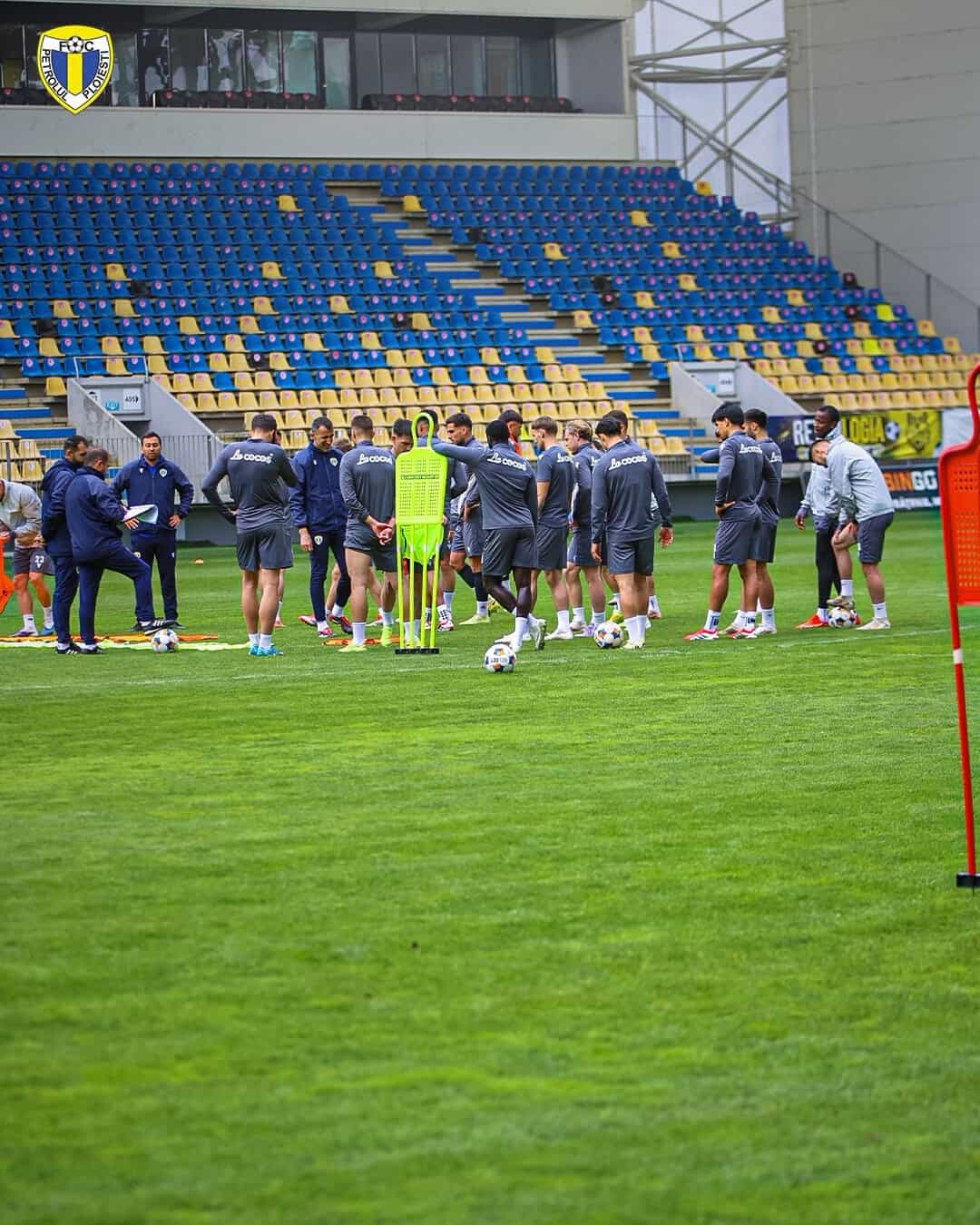 Petrolul apelează la un antrenor fără contract de 6 luni de zile!