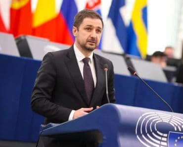 Europarlamentarul AUR Adrian Axinia, reacție dură după declarațiile pro-LGBT din tabăra Polițeanu: „MNP este un partid surogat pentru USR. Ne vom opune categoric unei parade la Ploiești”