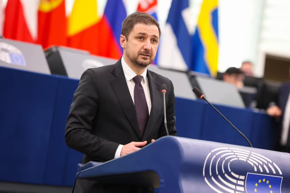 Europarlamentarul AUR Adrian Axinia, reacție dură după declarațiile pro-LGBT din tabăra Polițeanu: „MNP este un partid surogat pentru USR. Ne vom opune categoric unei parade la Ploiești”