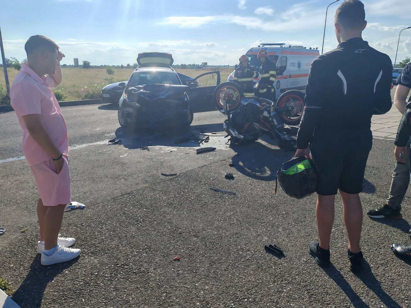 Orașul drift-urilor! Accident grav în Parcul Municipal Vest, între un autoturism și o motocicletă Orașul drift-urilor! Accident grav în Parcul Municipal Vest, între un autoturism și o motocicletă