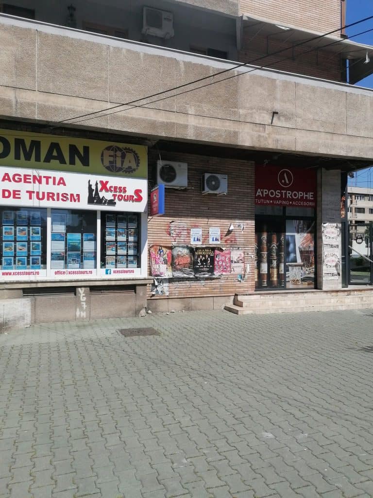 „Ploieștiul cel viu”, o spoială peste mizerie. Administrația „pâine și circ” ține oamenii ocupați cu paranghelii, în timp ce șoferii își rup mașinile, iar clădirile arată ca-n anii ’90