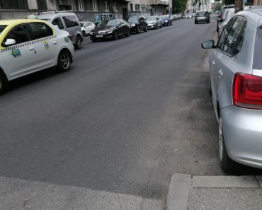 Șoferii cer disperați marcaje pe strada Take Ionescu din Ploiești, Primăria doarme: „Se intră pe contrasens, e pericol de accident”