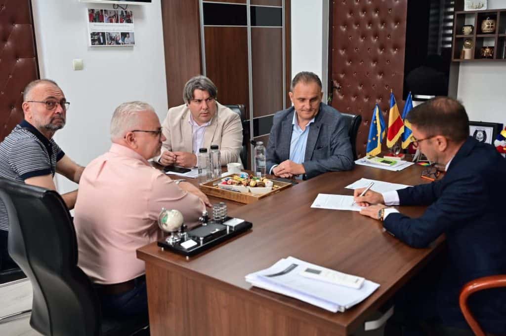 Peste 7500 de gospodării din Tomșani au fost cadastrate gratuit. Virgil Nanu: Îl felicit pe primarul Mihai Pelin pentru implicarea în acest proiect!
