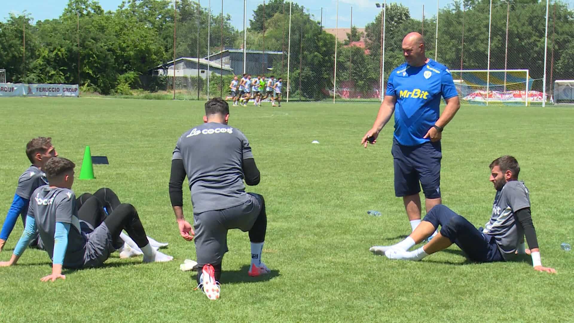 Zima a făcut primul antrenament cu Petrolul. Echipa are și un nutriționist! Zima a făcut primul antrenament cu Petrolul. Echipa are și un nutriționist!