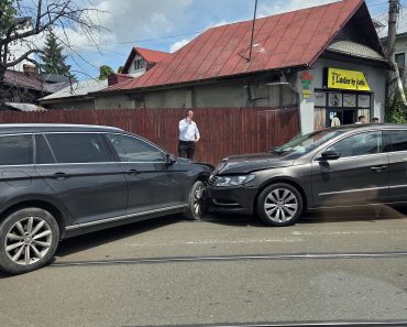 Accident in Ploiesti, in spatele Hotelului Prahova. Doua masini implicate